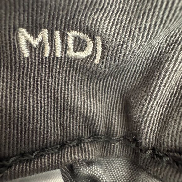 American Eagle Gray Midi Twill Super Stretch Shorts Size 6 - Picture 5 of 9